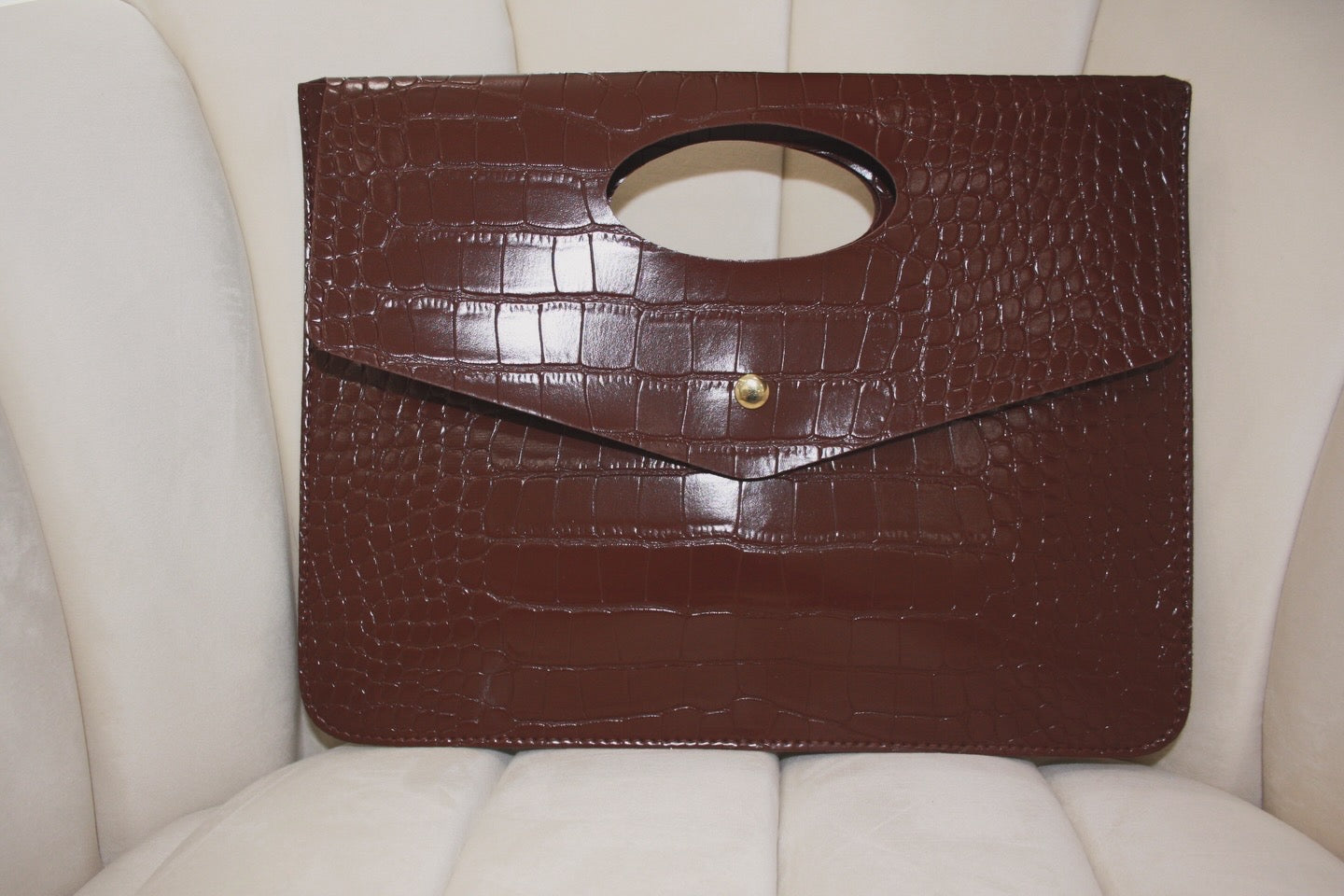 BBTM PU Ariana croc. Envelope date night clutch brown