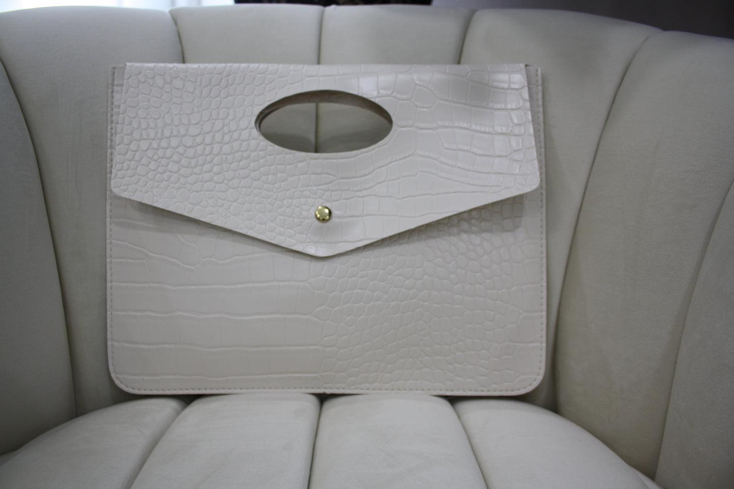 BBTM PU Ariana croc. Date night envelope clutch off white