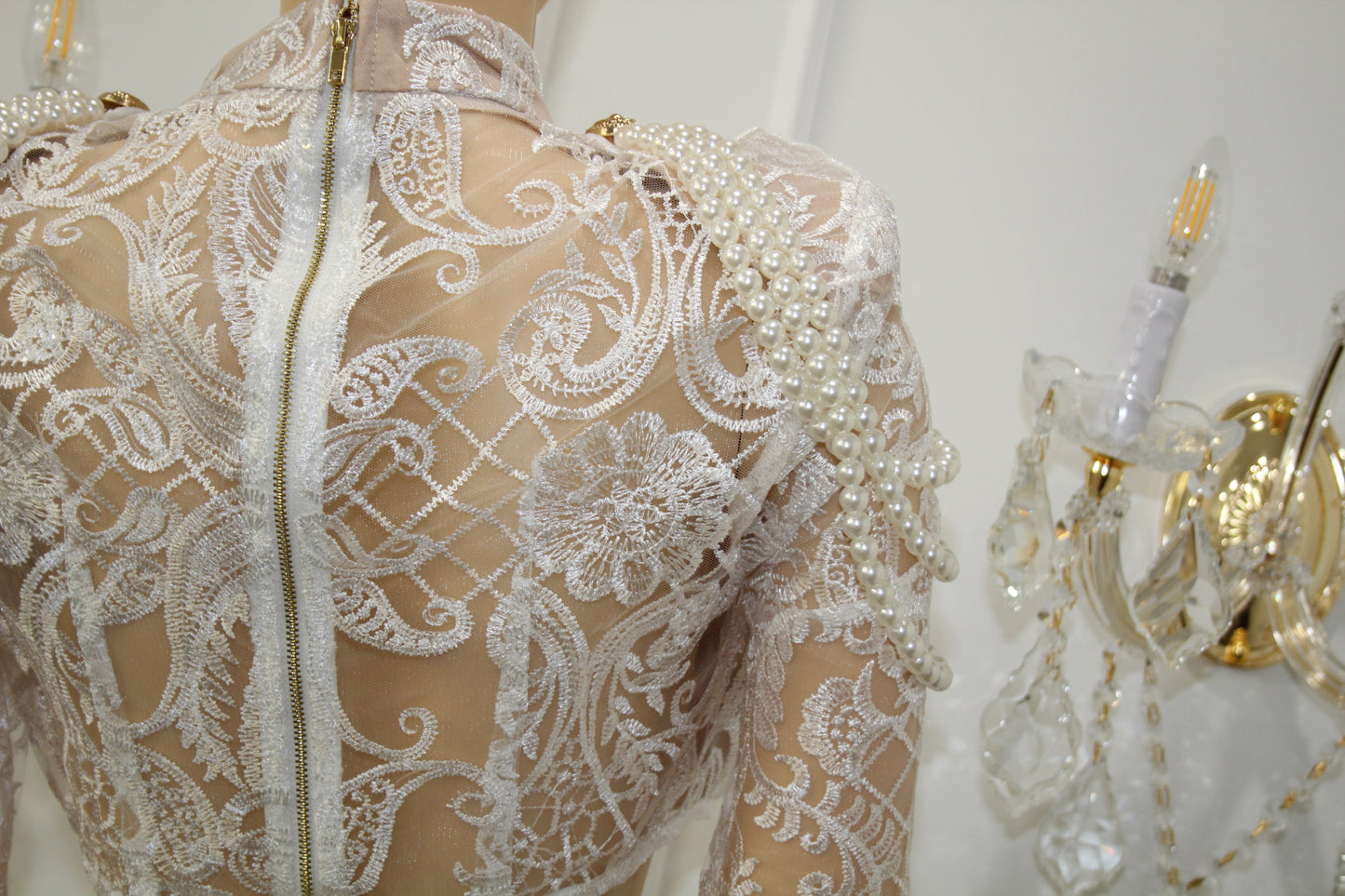BBTM royal white/pearl lace top
