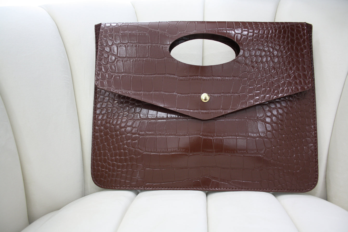 BBTM PU Ariana croc. Envelope date night clutch brown