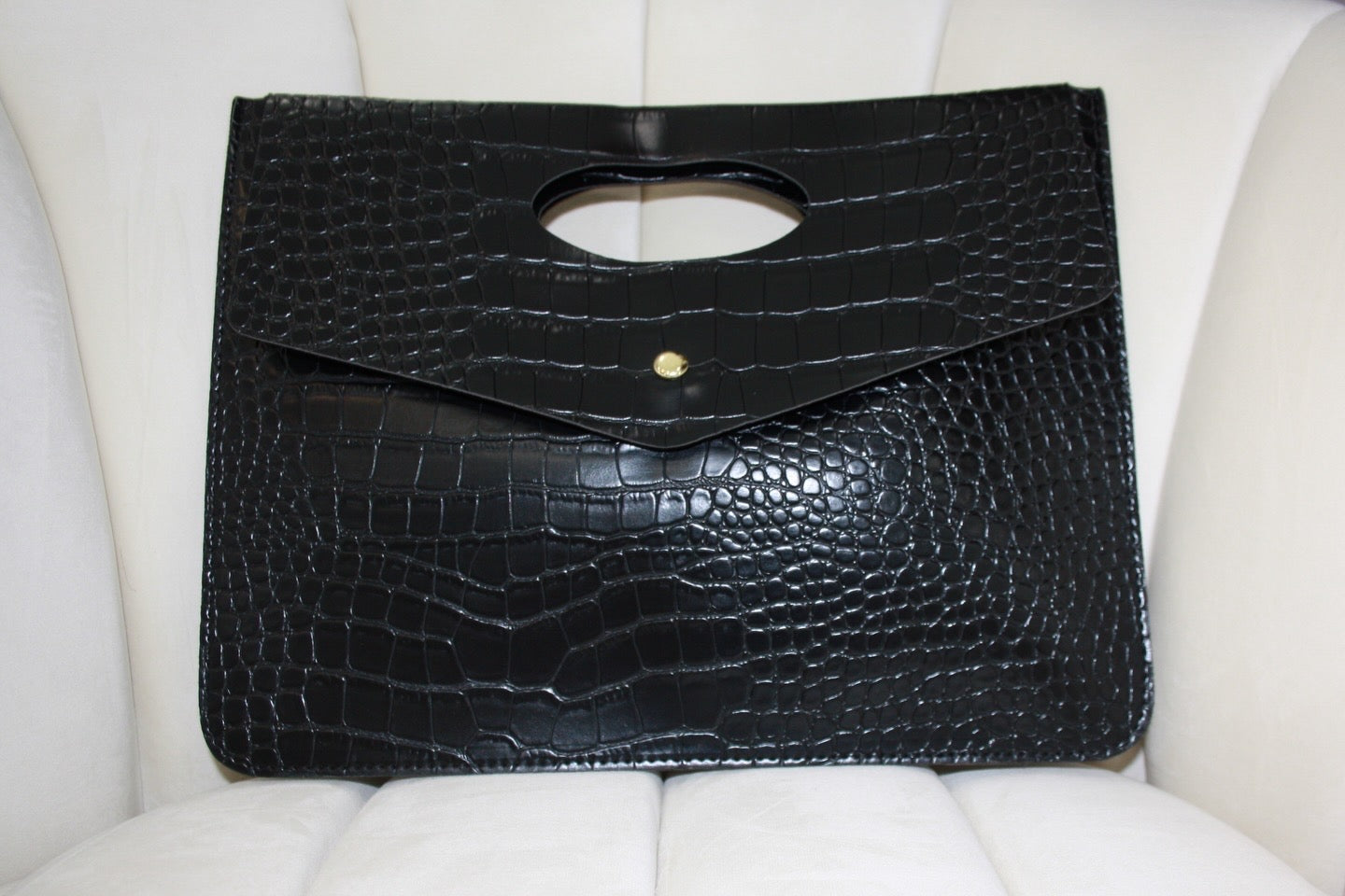BBTM PU Ariana croc. Envelope date night clutch black