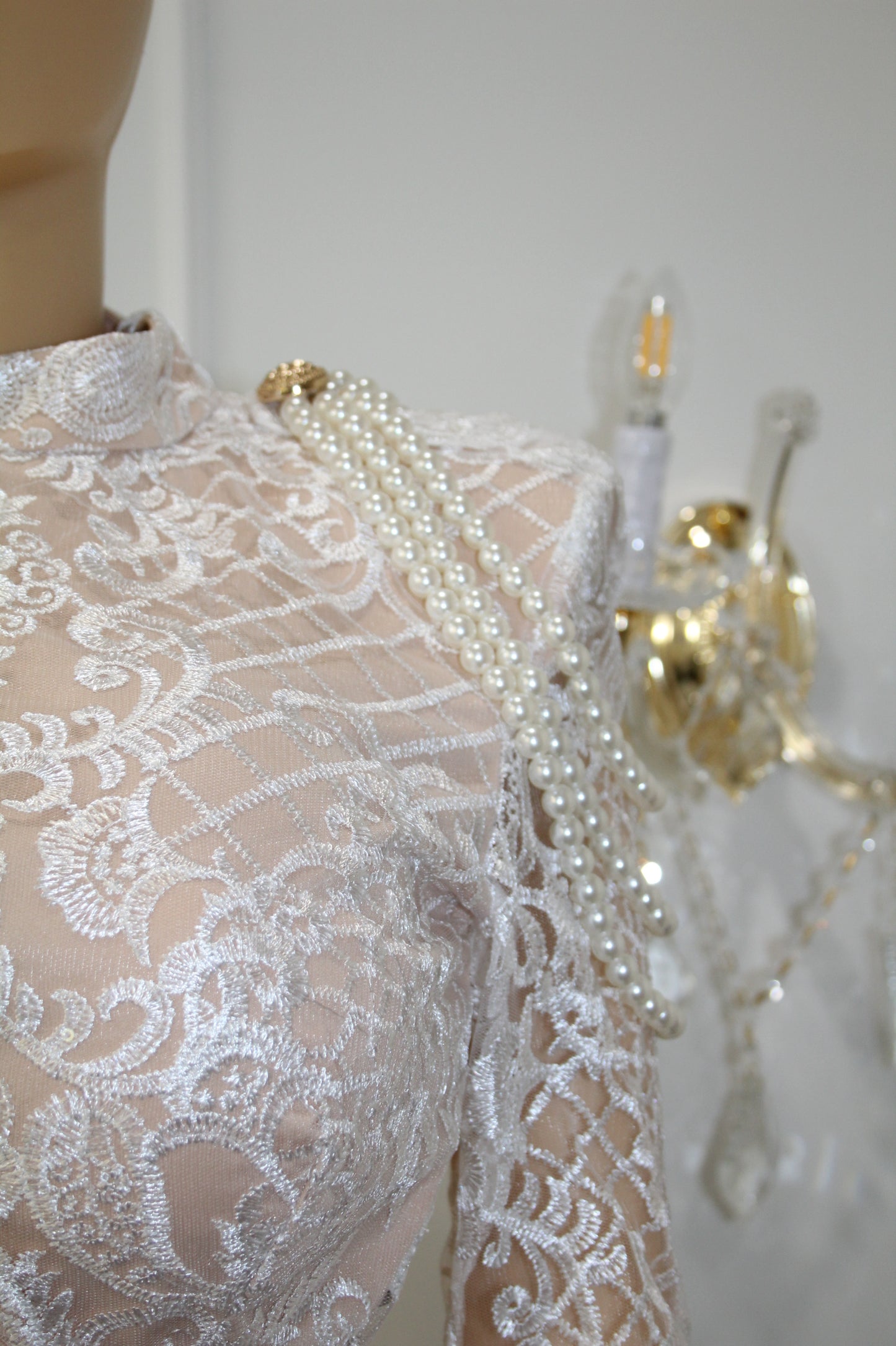 BBTM royal white/pearl lace top